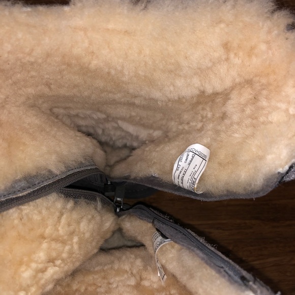 Original UGG Australia ‘Maddie’ boots in mushroom - Picture 5 of 8